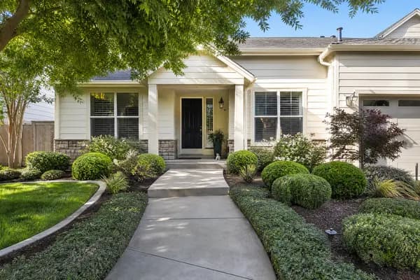 Low-Maintenance Front Yard design style